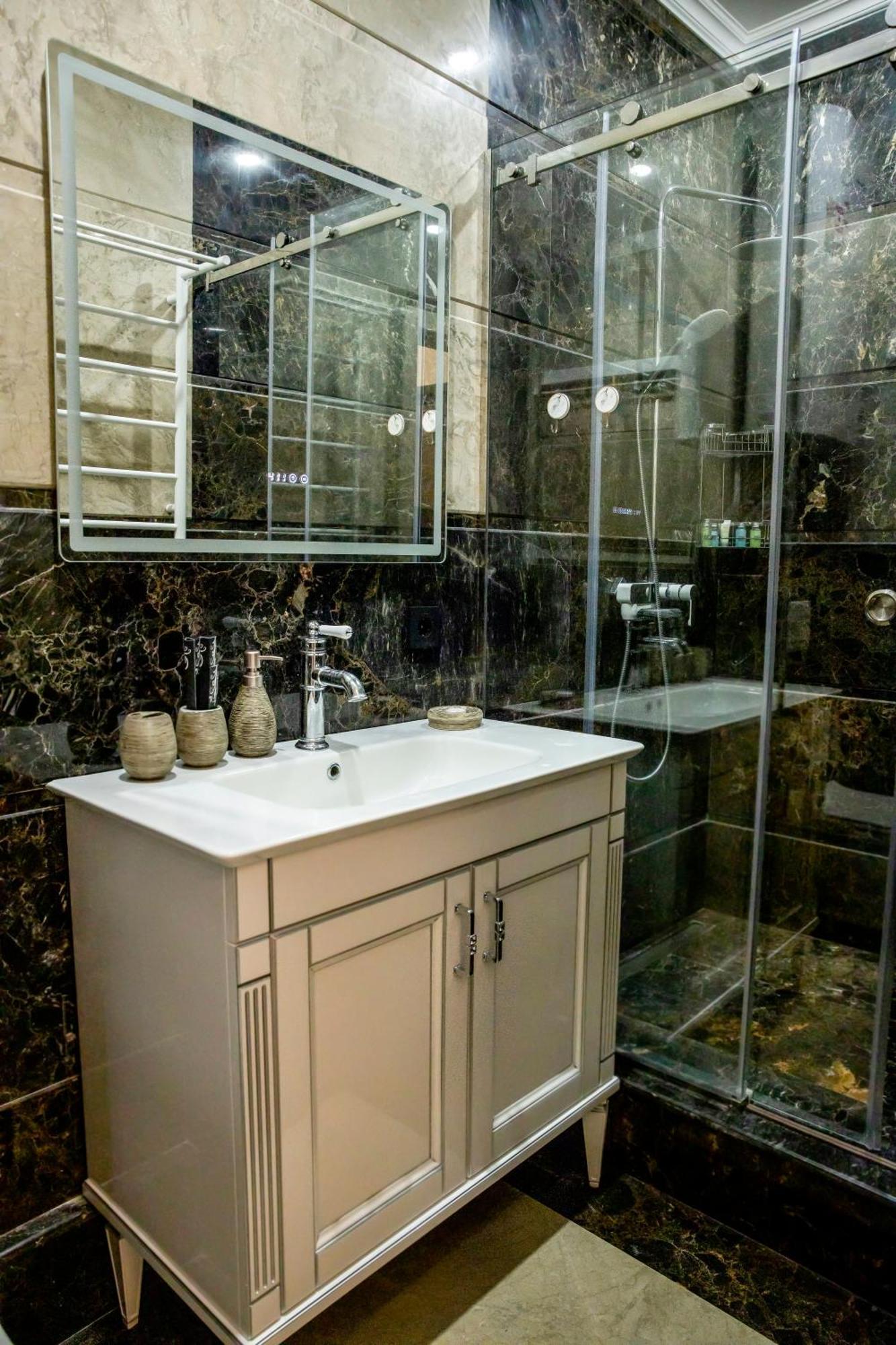 4elements - One Br On Republic Square Apartment