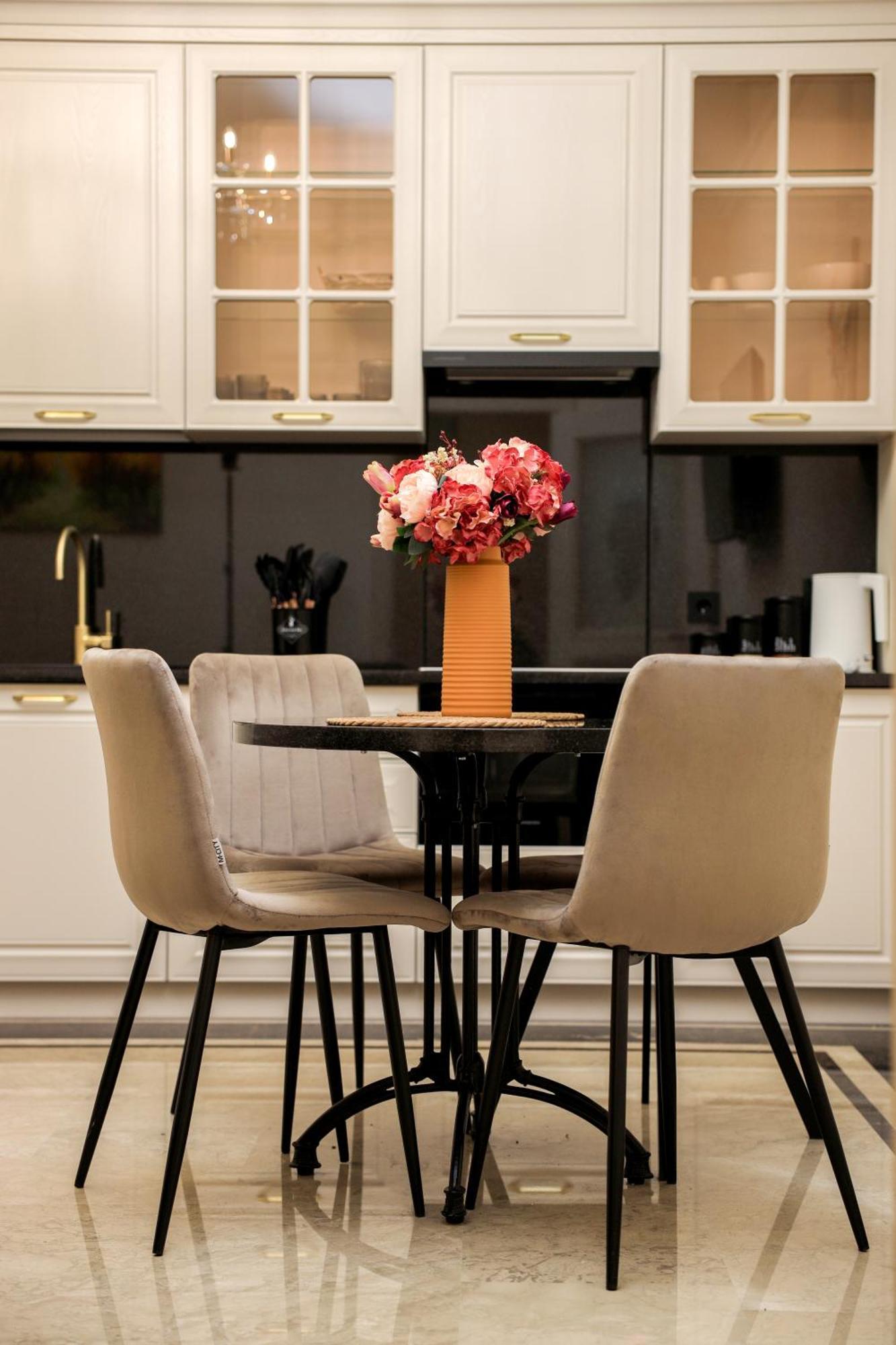 4elements - One Br On Republic Square Apartment