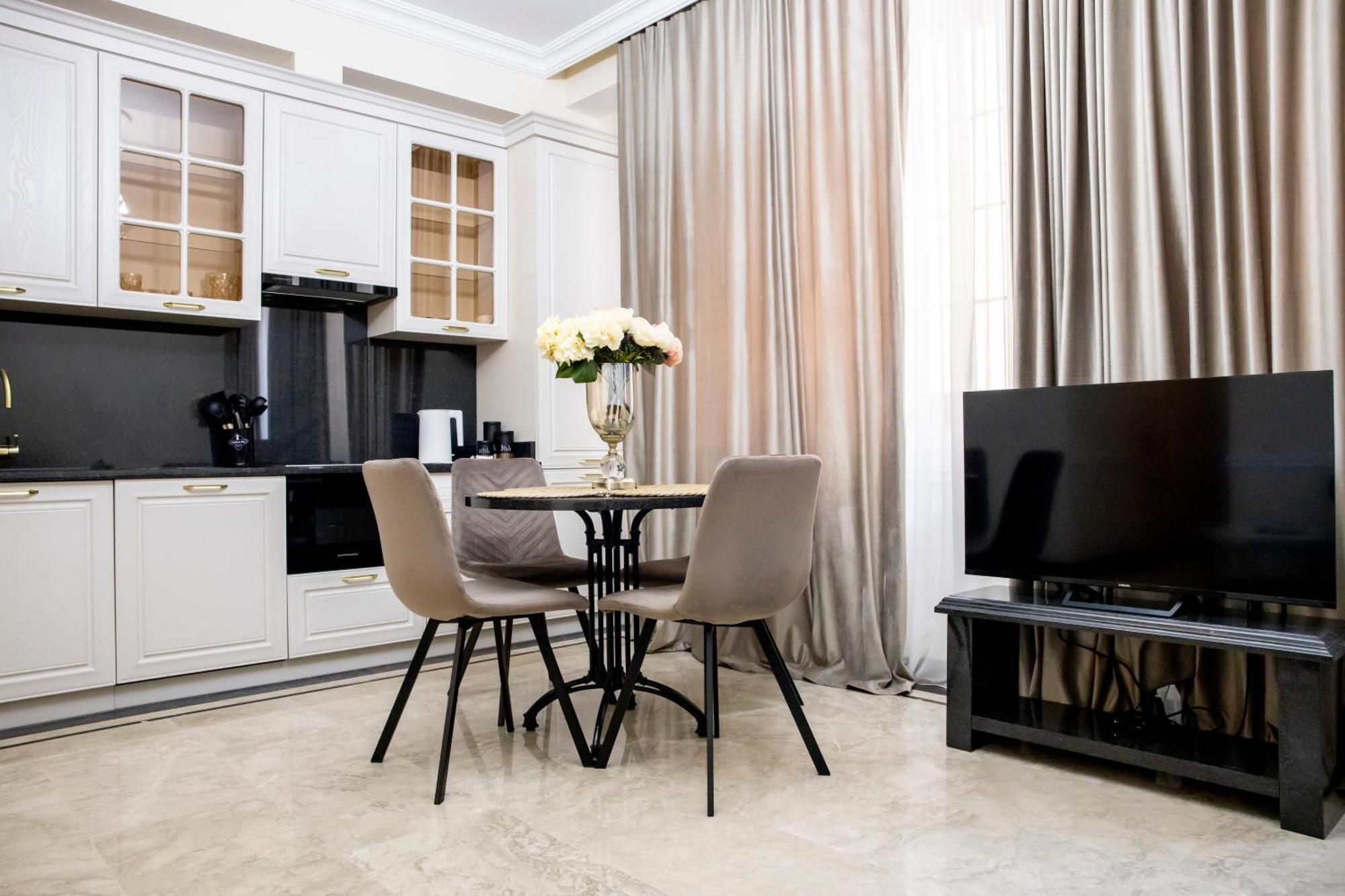 4elements - One Br On Republic Square Apartment